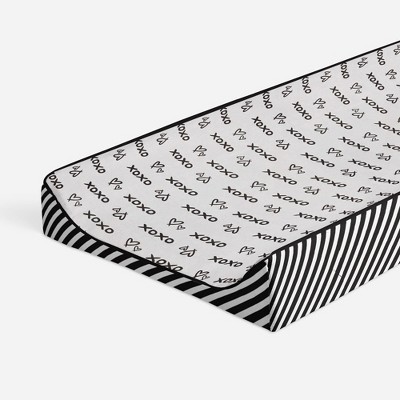 Bacati - Love Black/White kisses n hugs Changing Pad Cover