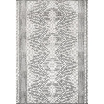 nuLOOM Rayna Geometric Stain Resistant High Traffic Outdoor Area Rug