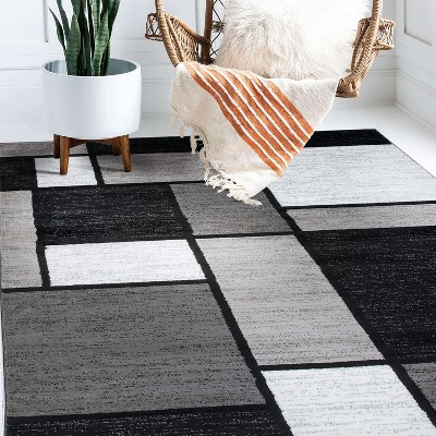 Gray Geometric 5' x 7' Reversible Synthetic Area Rug