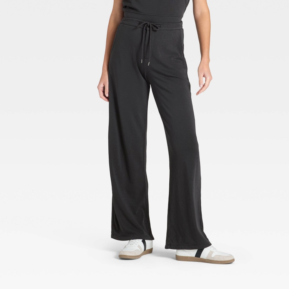 Women's High-Rise Fleece Wide Leg Sweatpants - Universal Thread™ Black M