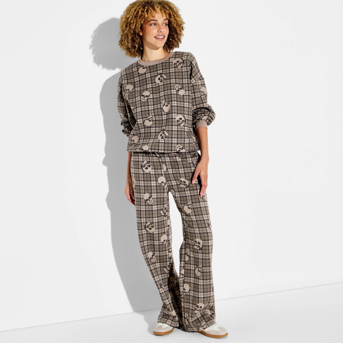 Women's Crewneck Plaid Skulls Graphic Pullover Sweatshirt - Brown
