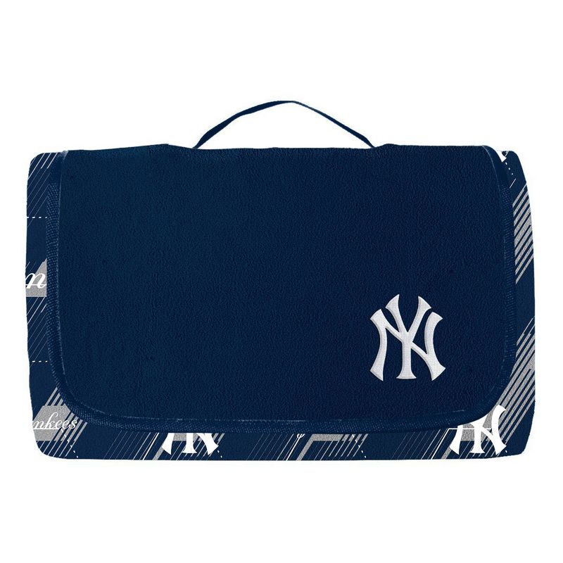 MLB New York Yankees Hexagon Stripe Picnic Blanket, 2 of 4