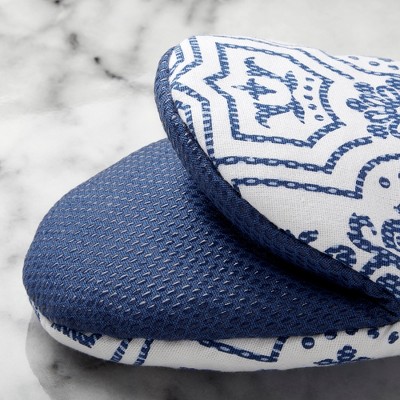 Blue Medallion Print 2-Piece Silicone Oven Mitt Set