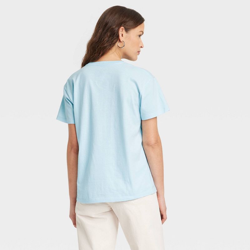 Women's Bluey Mum Short Sleeve Graphic Boyfriend T-Shirt - Light Blue, 2 of 4