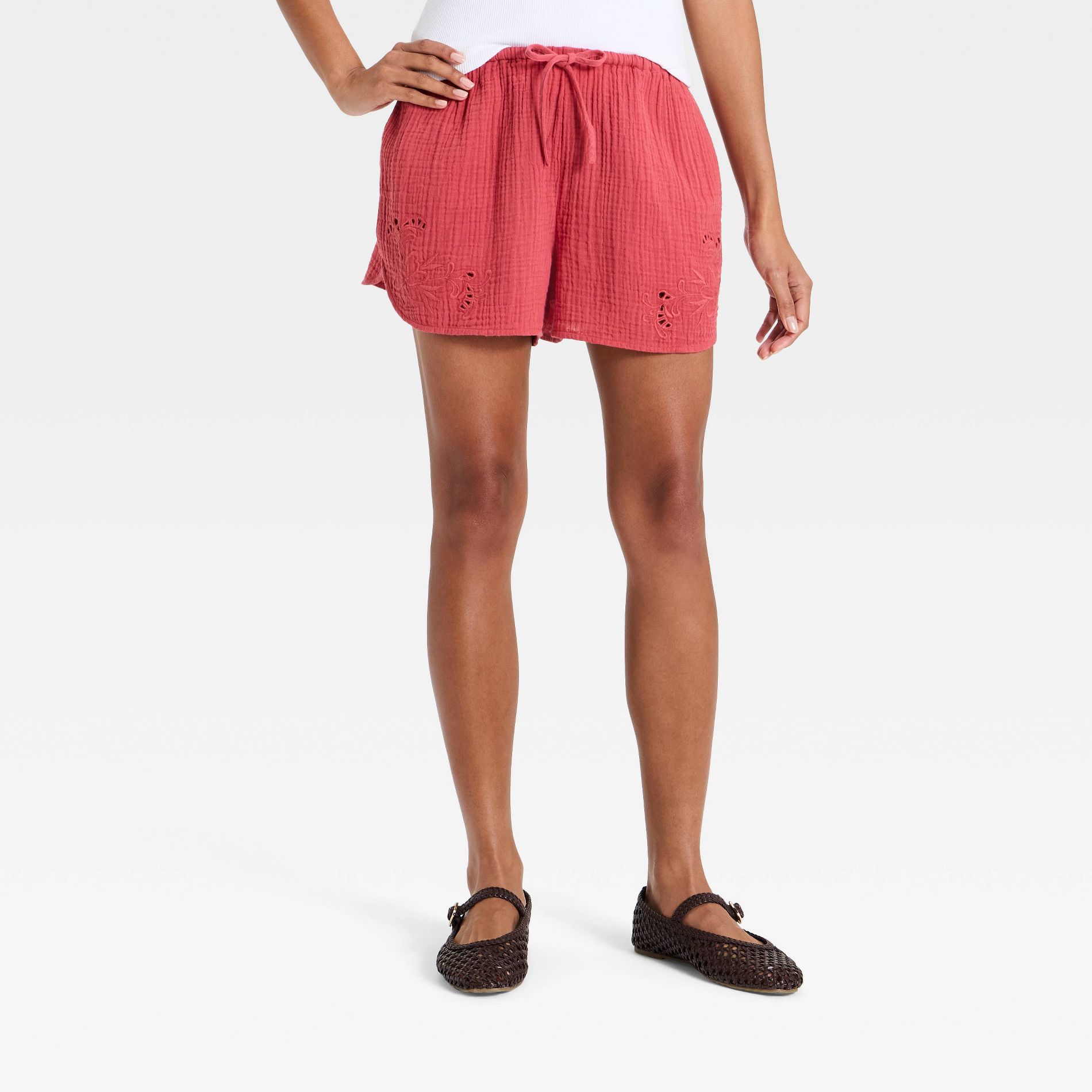 Women's Mid-Rise Cutwork Cotton Pull-On Shorts - Universal Thread™