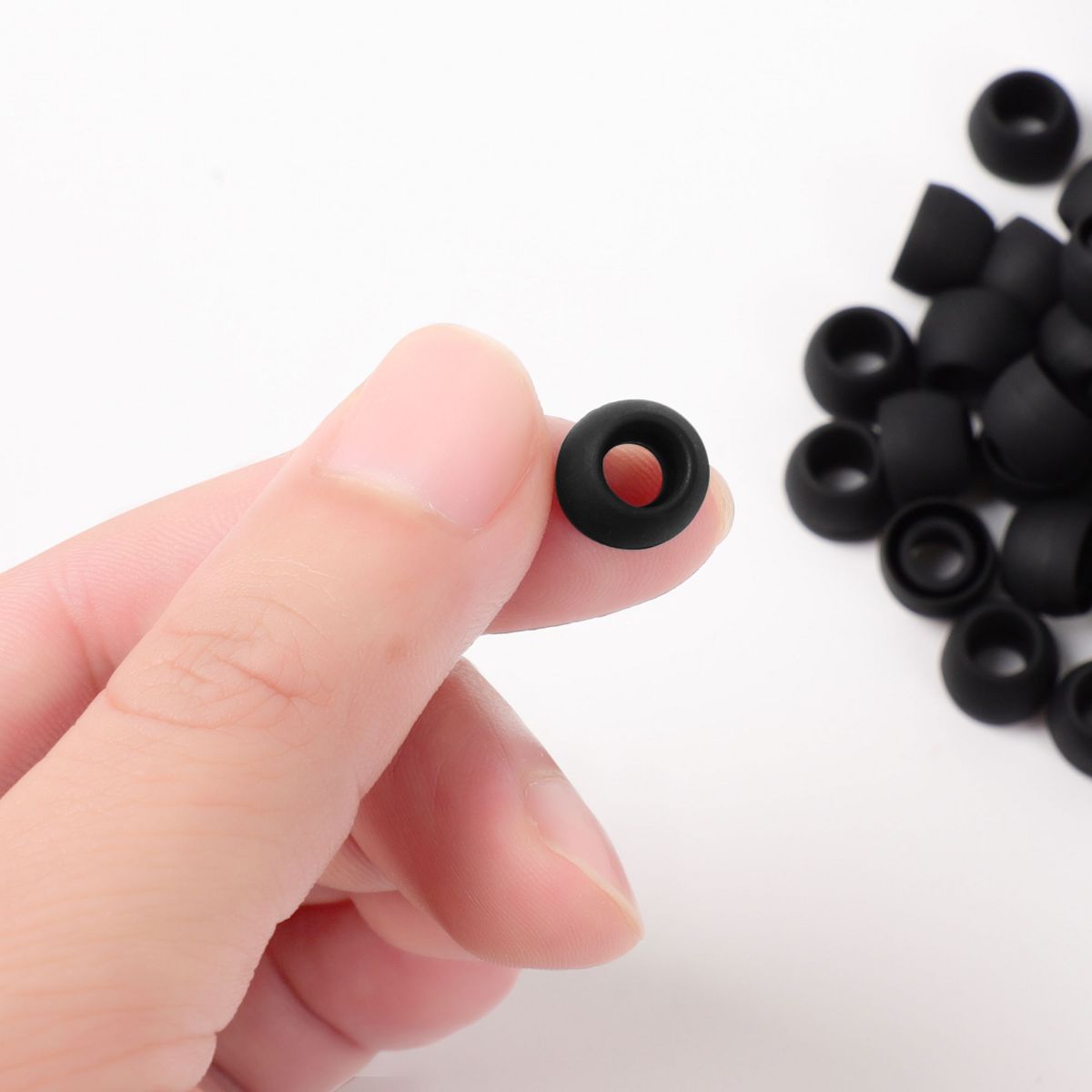 Unique Bargains Silicone Noise Isolation Durable Comfortable Earbud Tips 0.35" x 0.28" 50 Pcs - thumbnail 6