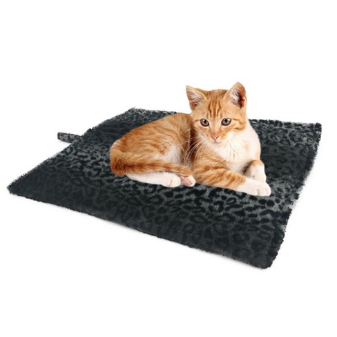 Self heating pet clearance mat