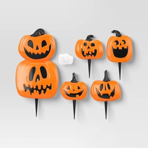 Pumpkins Scene Setter Halloween Decorative Prop Kit - Hyde and EEK! Boutique™ - 1 of 3