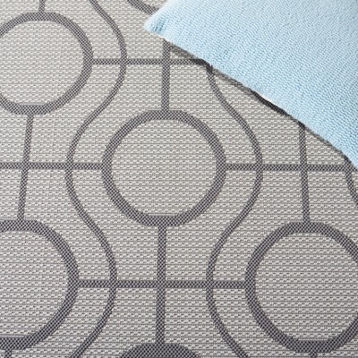 Elegant Reversible Gray Synthetic 4' x 5'7" Indoor/Outdoor Rug