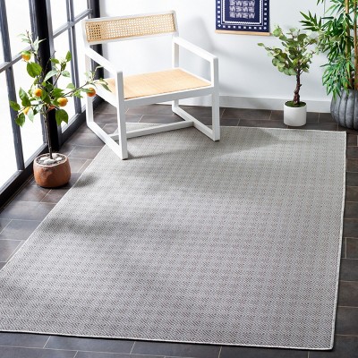 Gray Diamond Pattern Synthetic Indoor/Outdoor Area Rug, 5'-1" x 7'-6"