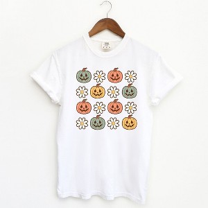 Simply Sage Market Women's Pumpkin Daisies Short Sleeve Garment Dyed Tee - 1 of 2