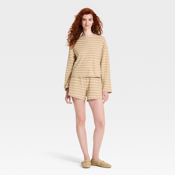 Playera de cuello barco y manga larga para mujer - Universal Thread™ 3