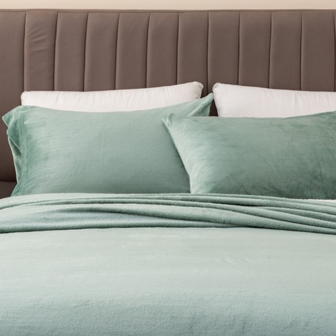 Great Bay Home Solid Velvet Plush Warm and Cozy Fleece Sheet Set (Twin, Sea  Mist)