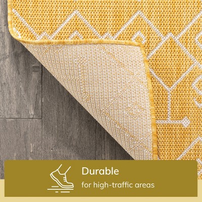Yellow and White Flatweave Synthetic 5' x 7' Area Rug