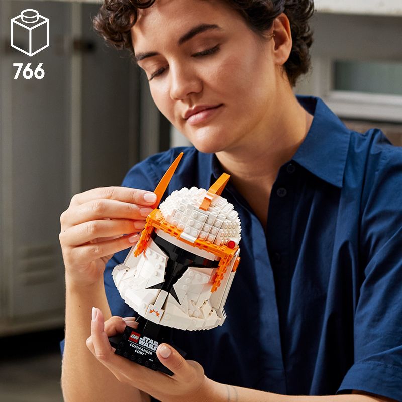 LEGO Star Wars Clone Commander Cody Helmet Model Set 75350, 3 of 8