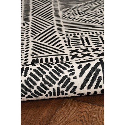 Ivory Geometric Easy-Care Washable 5' x 7' Synthetic Rug