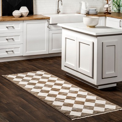 Beige and Brown Checkered Fringe Area Rug, 2' 8" x 7' 10"