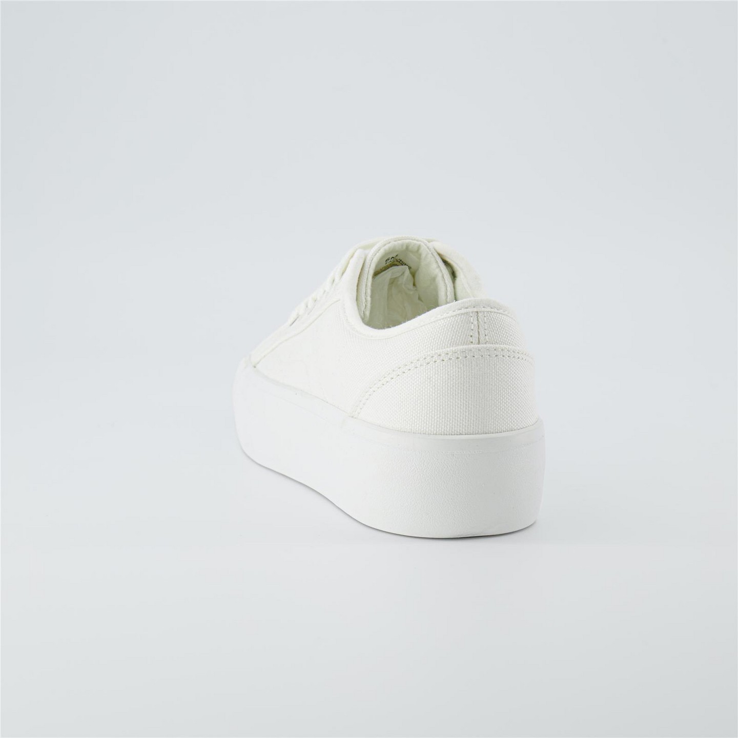 Женские кроссовки CUSHIONAIRE Tag Low top Canvas Sneaker +Memory Foam White Canvas, цвет: Белый — фото 6