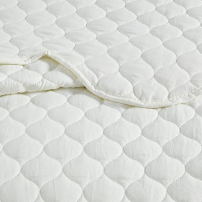 Ivory King Scalloped Edge Microfiber Quilt Set