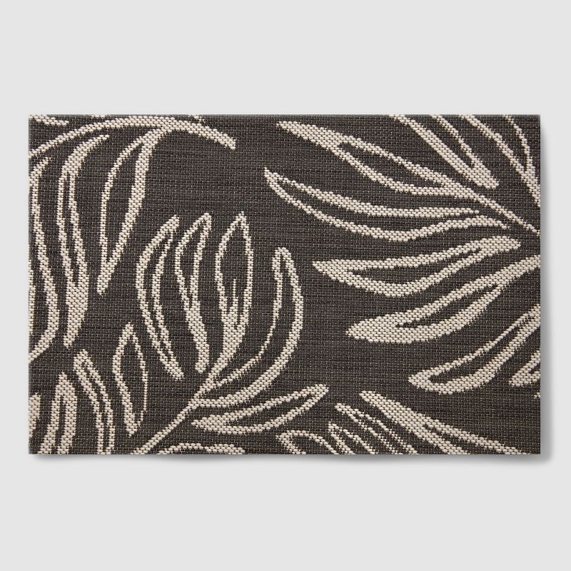 7&#39;10&#34;x10&#39; Leaves Outdoor Rug Black - Threshold&#8482;, 4 of 6