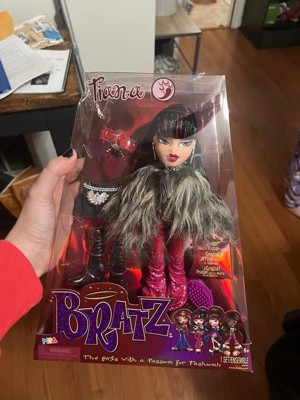 Bratz Original Fashion Doll Fianna Series 3 W/ Outfits & Poster : Target