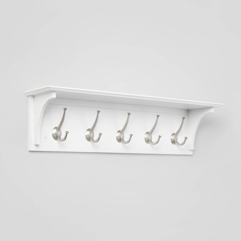 Hook rail with discount shelf