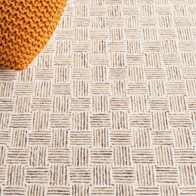 Handmade Taupe and Ivory Wool Tufted Area Rug, 4' x 6'