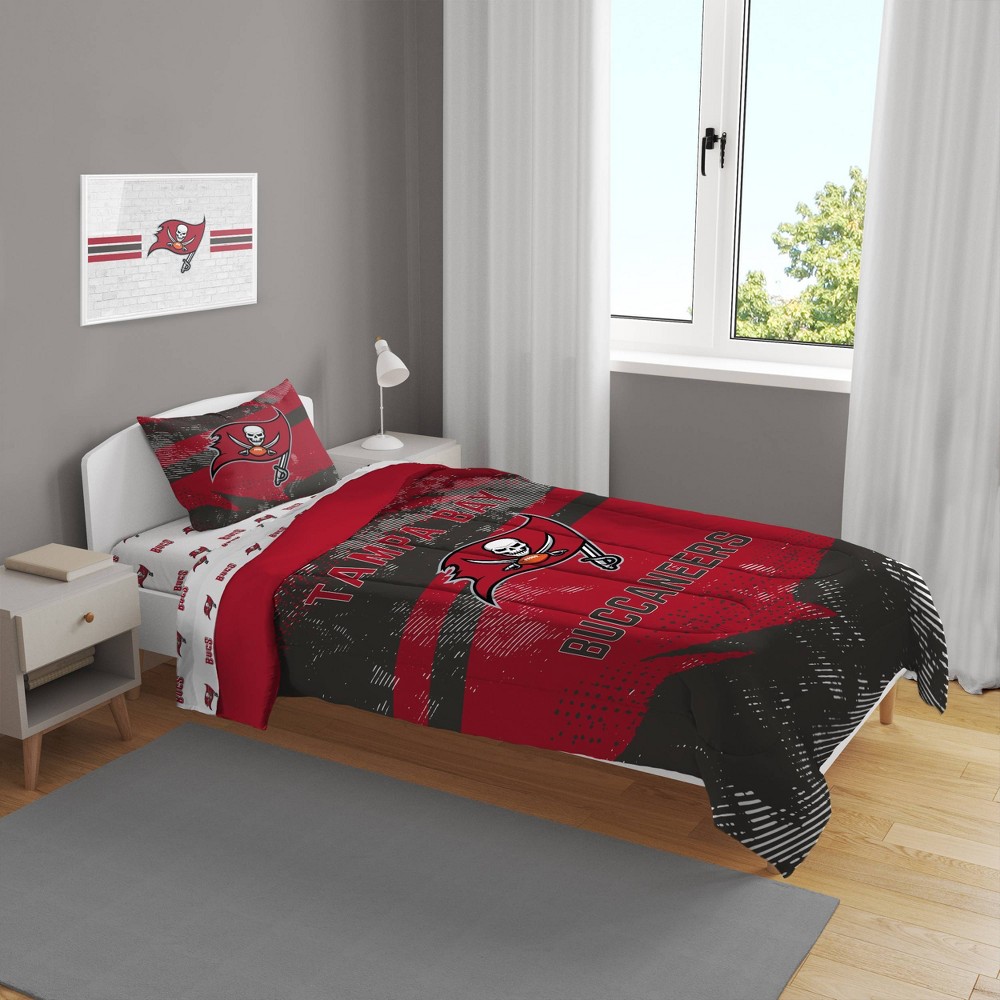 Photos - Bed Linen NFL Tampa Bay Buccaneers Slanted Stripe Twin Bed in a Bag Set - 4pc
