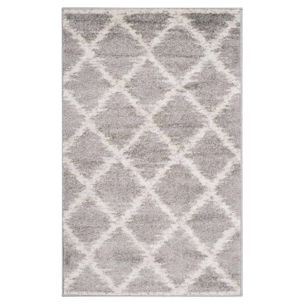 Silver/Ivory Geometric Loomed Accent Rug - (3'x5') - Safavieh