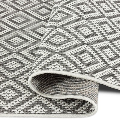 Gray and Cream Diamond Pattern Synthetic Indoor/Outdoor Rug 6'6" x 9'6"