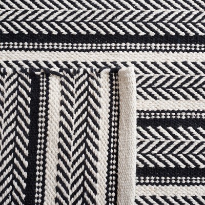Coastal Montauk Black and Ivory Handwoven Wool-Cotton Rug 5' x 8'