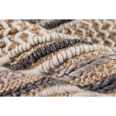 Handmade Gray and Beige Wool Geometric 5' x 7' Rug