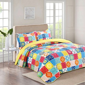 Colorful Checkered Quilt Style 3-Piece Comforter Set, Queen Size – Includes 1 Soft Lightweight Comforter and 2 Matching Pillowcases - 1 of 4