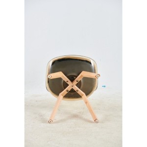 Four-Pack Dining Chairs with Metal Legs and Plastic Seats for Elegant Dining - 1 of 4