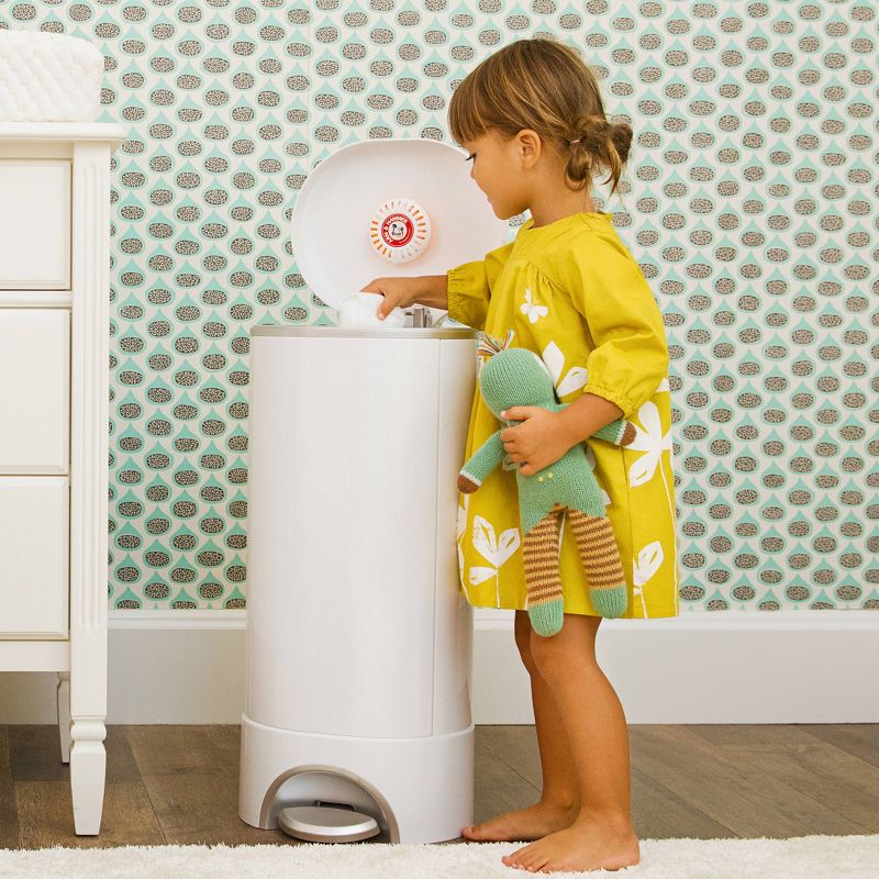 Munchkin STEP Diaper Pail, Powered by Arm &#38; Hammer, 6 of 18