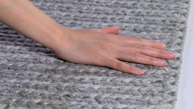 Hand-Tufted Ivory and Silver Round Wool Rug