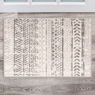 Gray and White Geometric Synthetic Reversible Area Rug 4' x 6'