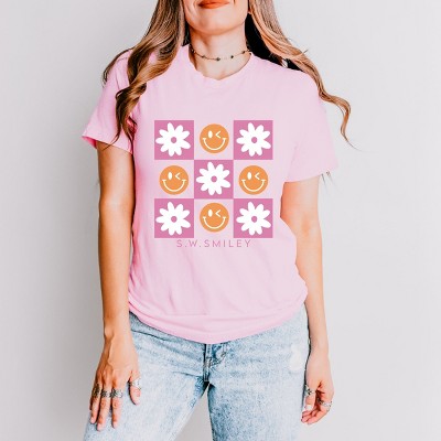Simply Sage Market S.W.Smiley Retro Smiley Face Short Sleeve Tee - M - Pink