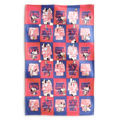 Vera Bradley Women's Outlet Peanuts Fleece Essential Throw Blanket