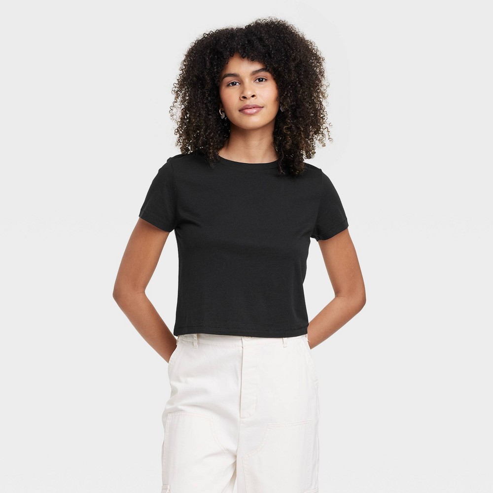 Women's Shrunken Short Sleeve T-Shirt - Universal Thread™ Black 
