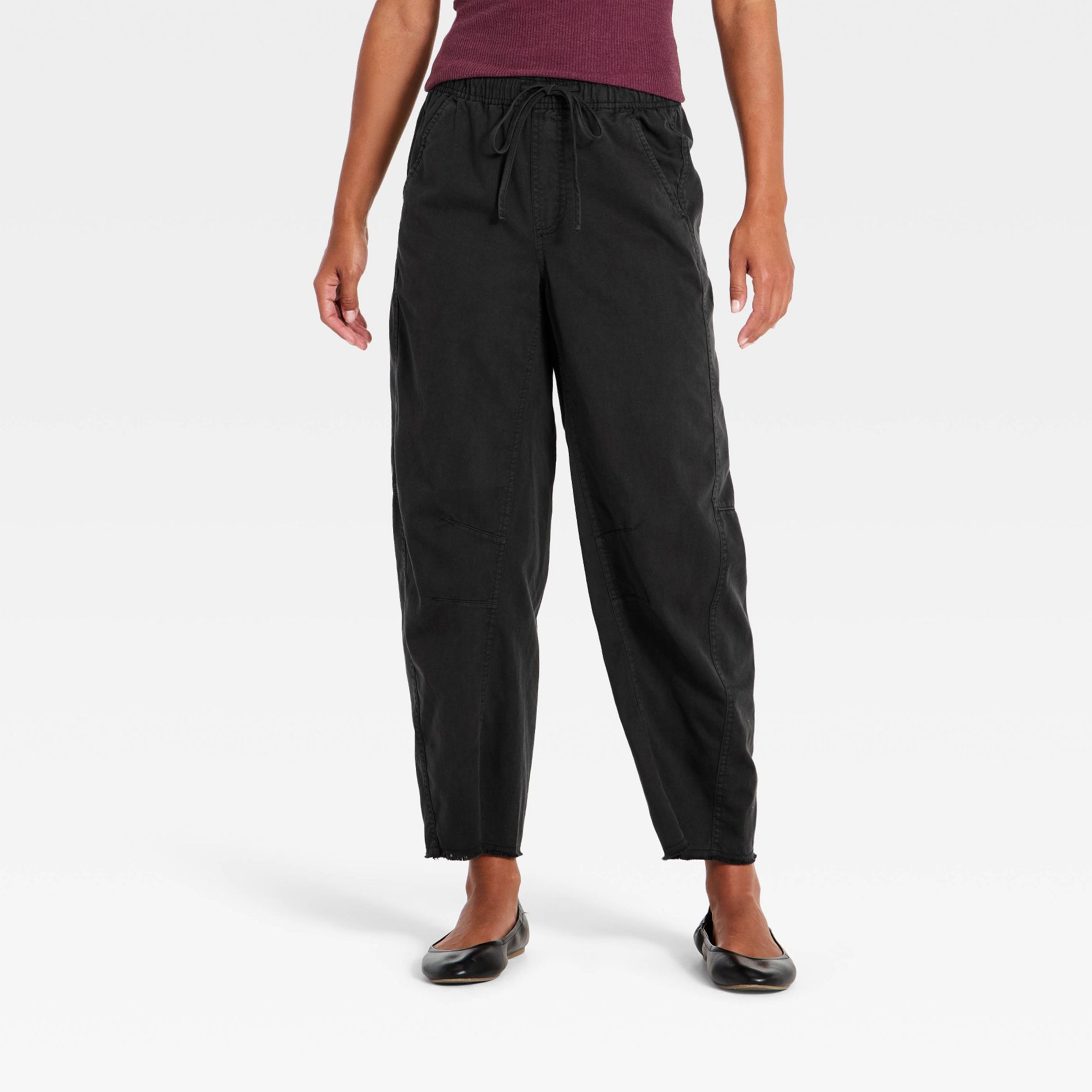 Women's Mid-Rise Barrel Leg Pull-On Pants - Universal Thread™