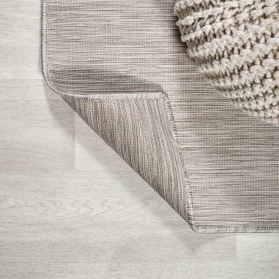 Ethan Light Gray Solid Synthetic 4'x6' Easy-Care Area Rug