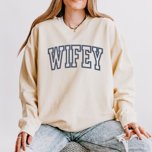 Simply Sage Market Embroidered Wifey Arched Varsity Lightweight Garment Dyed Sweatshirt - 1 of 4