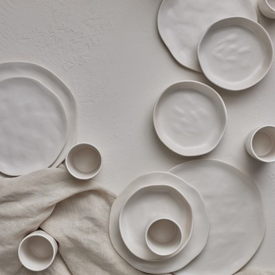 Hekonda Beige and White Ceramic 32-Piece Dinnerware Set