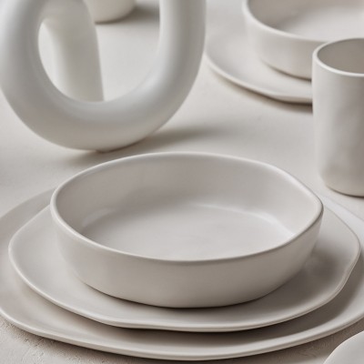 Hekonda Beige and White Ceramic 32-Piece Dinnerware Set