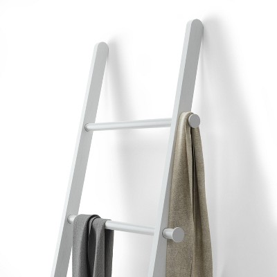 White Ash and Poplar Wood Blanket Ladder with Metal Bars