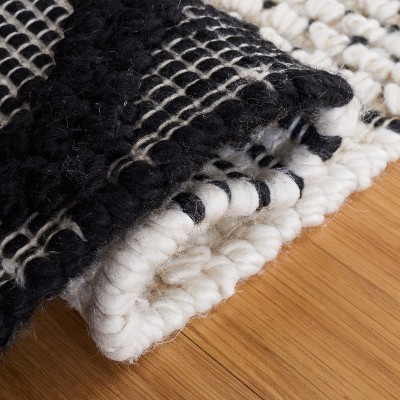 Artisan Beach House Black Hand-Tufted Wool Square Rug