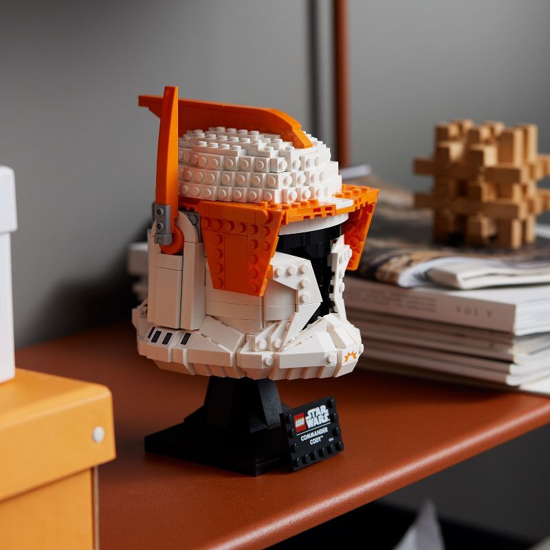 LEGO Star Wars Clone Commander Cody Helmet Model Set 75350, 4 of 8