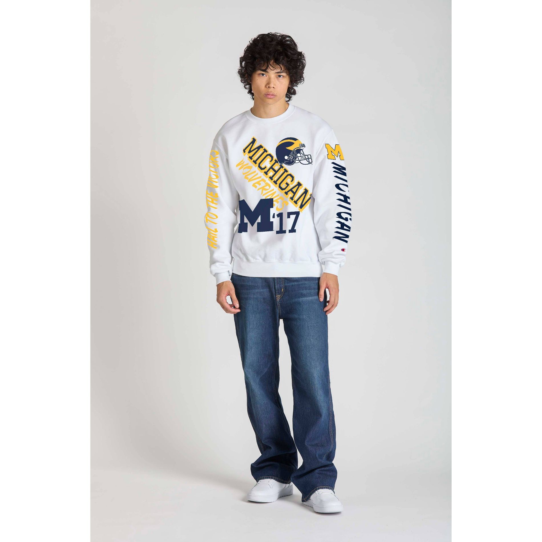 NCAA Michigan Wolverines Men's Champion White Crew Neck Sweatshirt - M