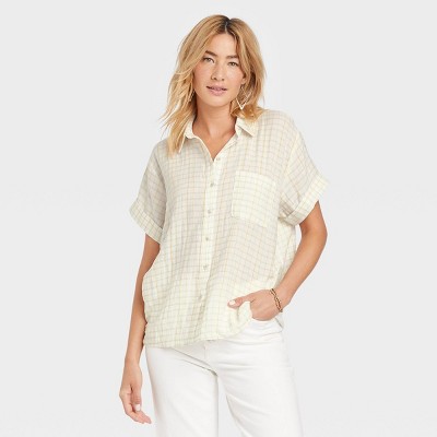 Women's Short Sleeve Button-Down Shirt - Universal Thread™